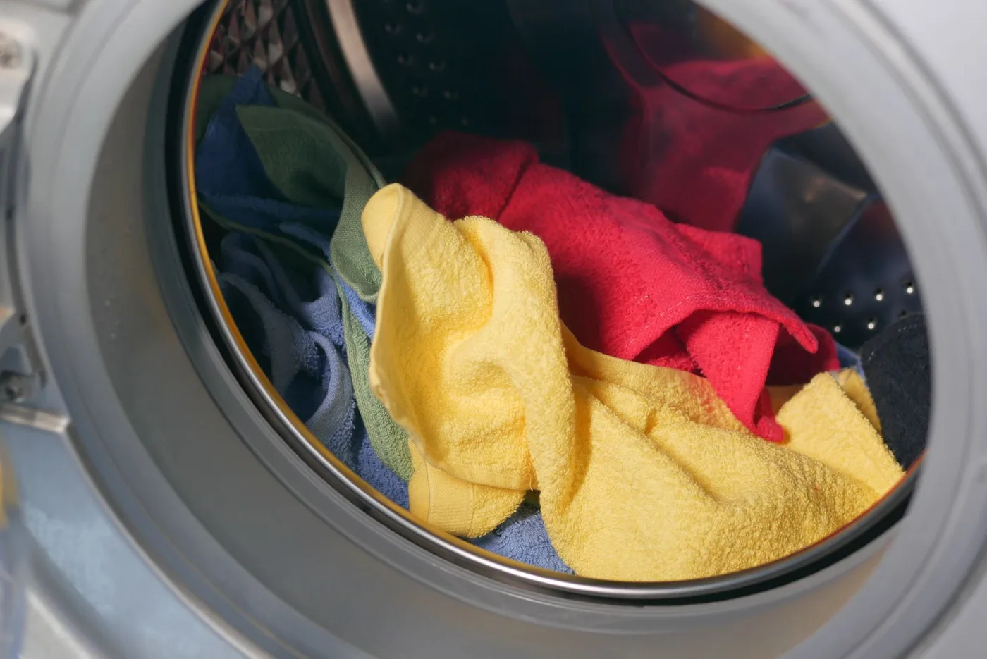 Verstopte wasmachineafvoer ontstoppen